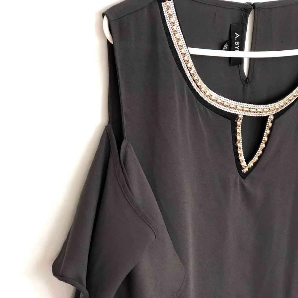 A. Buyer Charcoal Studded Cold Shoulder Blouse 2X - Picture 8 of 11